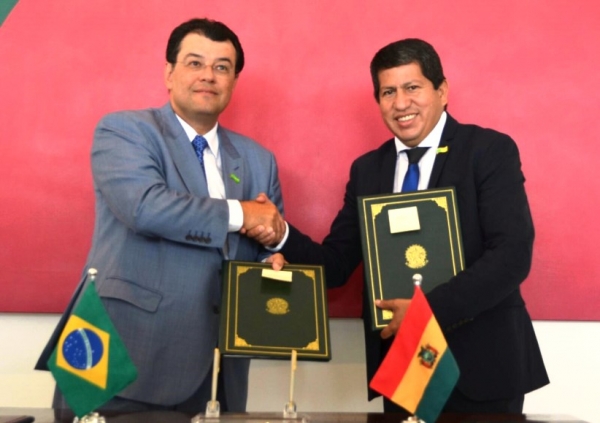 Bolivia y Brasil acuerdan ampliar contrato de gas más allá de 2019