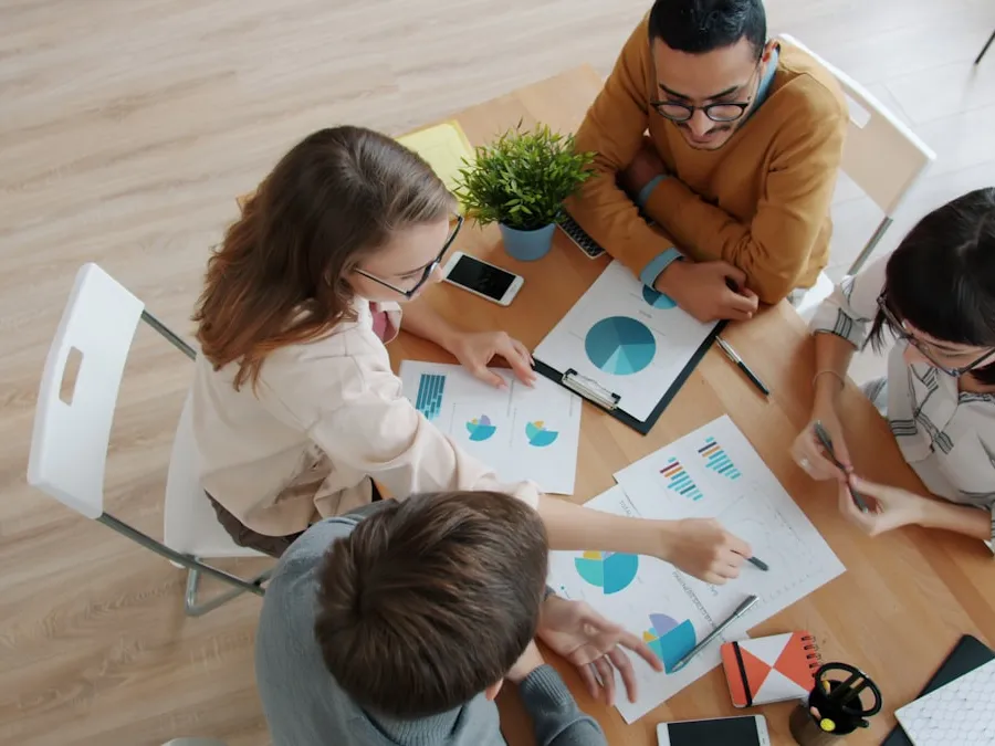 Equipo diverso colaborando — capacitación CBHE