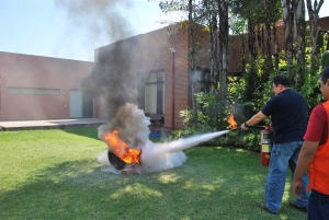 Personal de CBHE se capacita en manejo de extintores