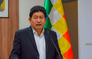 Gobierno se reunir&aacute; este martes con los transportistas y YPFB anticipa llegada de combustible desde Paraguay
