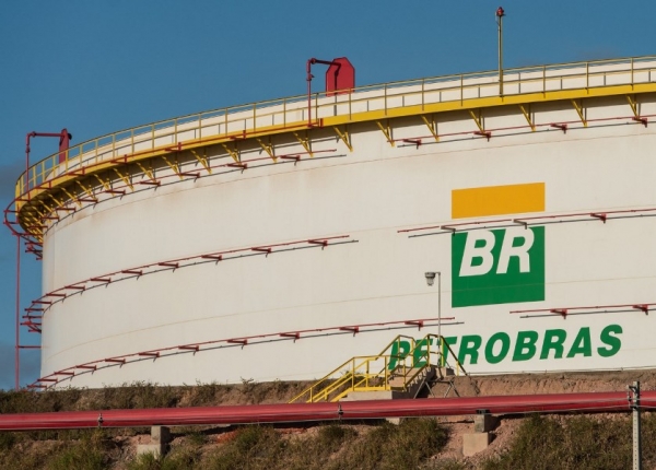 Petrobras confirmó que negocia con Pampa Energía la venta de sus activos en Argentina