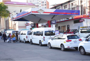YPFB despacha 4 millones de litros de gasolina y di&eacute;sel para La Paz