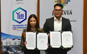 Litio: firman contrato para construir una planta y Gobierno dice que &ldquo;hemos perdido bastante tiempo&rdquo;