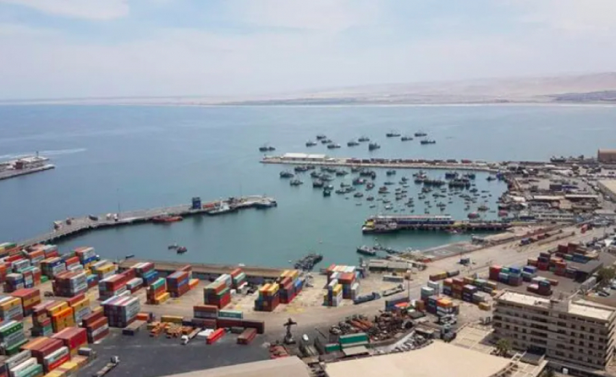 YPFB dice que 4 buques esperan descargar diésel, gasolina y crudo en el puerto de Arica de Chile